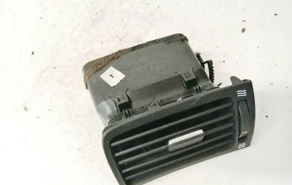Toyota Avensis T250 Dash center air vent grill