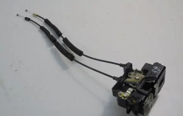 Chevrolet Captiva Front door lock