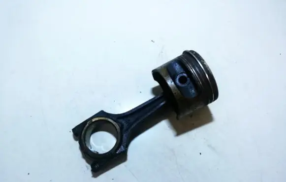 Opel Astra F Piston with connecting rod