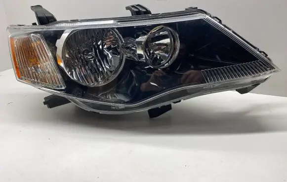 Mitsubishi Outlander Headlight/headlamp 8301B240