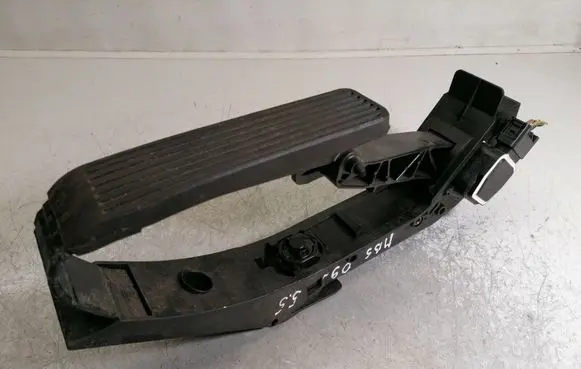 Mercedes-Benz S W221 Accelerator throttle pedal A2203000104 A2113010001