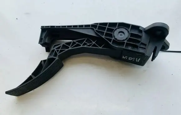 Mercedes-Benz R W251 Accelerator throttle pedal a1643000004