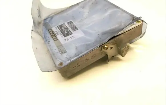 Toyota Corolla E110 Engine control unit/module 89661-02490 175300-0940