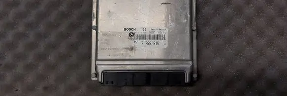 BMW 5 E39 Engine control unit/module 7788310 28RTE977 74500342