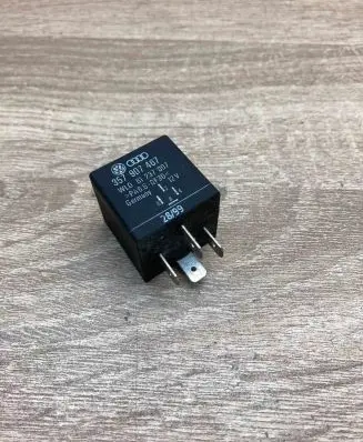 Volkswagen PASSAT B5 Other relay 357907467 153