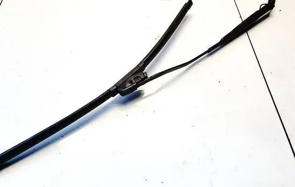 Front wiper blade arm