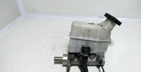 Master brake cylinder