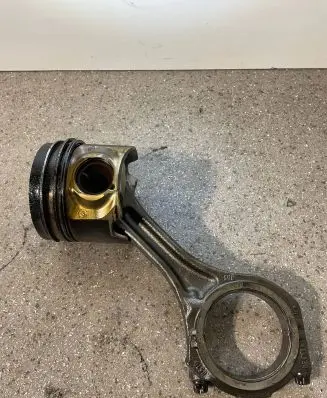Audi A8 S8 D4 4H Piston with connecting rod 83L82