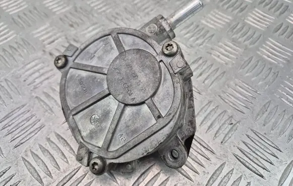 Mercedes-Benz C W204 Vacuum pump A2712301665