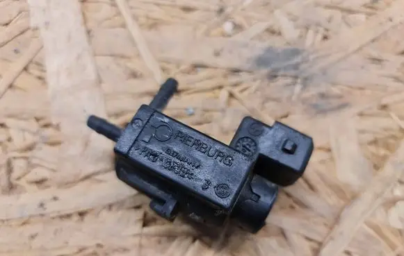 Volvo V70 Turbo solenoid valve 72224010 30611668 03T090