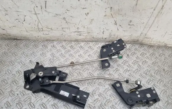 Volvo C70 Convertible roof lock/latch 30633400 30787923 30787922