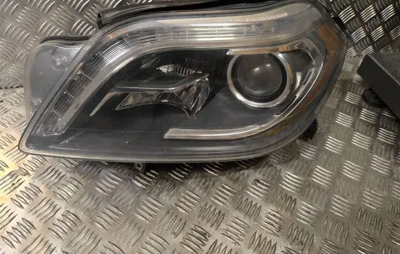 Mercedes-Benz GL X164 Headlight/headlamp A1668202561