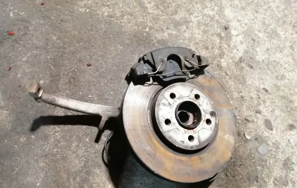 Mercedes-Benz E W211 Front wheel hub