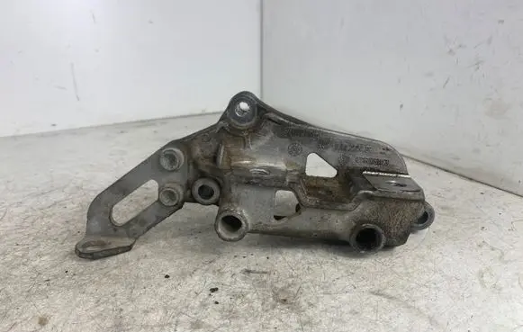 Skoda Yeti (5L) Engine mounting bracket 03F199275D
