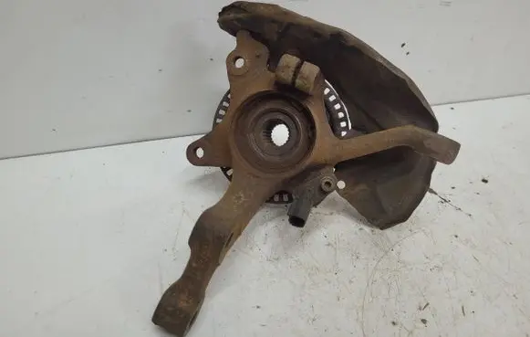 Volkswagen Golf III Front wheel hub