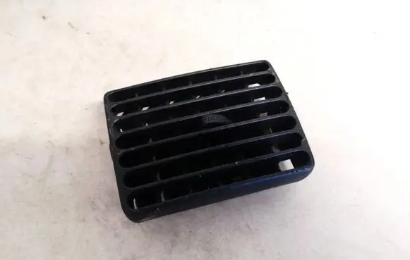 Volkswagen PASSAT B4 Dash center air vent grill 3a0819708