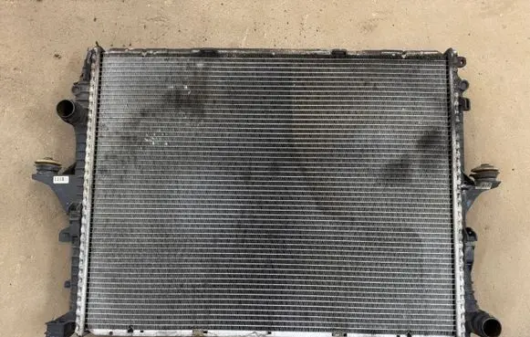 Audi Q7 4L Coolant radiator E1471 7L6121253B