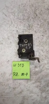Volkswagen PASSAT B5 Front door lock 3B1837016G