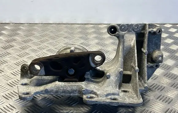 Nissan X-Trail T31 Gearbox mount