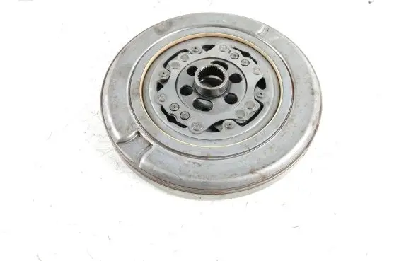 Volkswagen PASSAT B8 Flywheel 04E105266P 012295001056