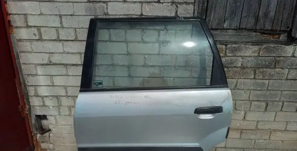 Mitsubishi Space Wagon Rear door