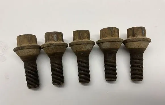 Renault Trafic II (X83) Anti-theft wheel nuts and lock 