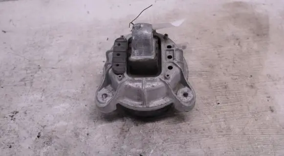 BMW 5 F10 F11 Engine mount bracket 678560201 13981112