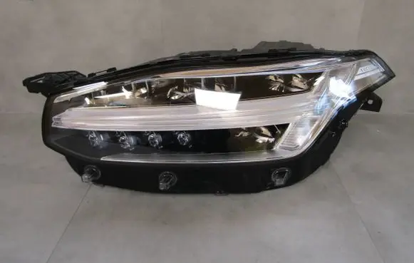 Volvo XC90 Headlight/headlamp 32228296
