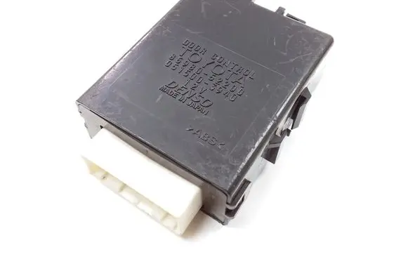 Toyota Yaris Door central lock control unit/module 8598052200 0515003940