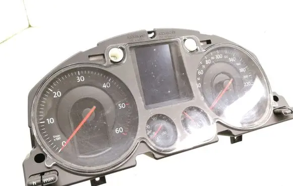 Volkswagen PASSAT B6 Speedometer (instrument cluster) 3C0920870A