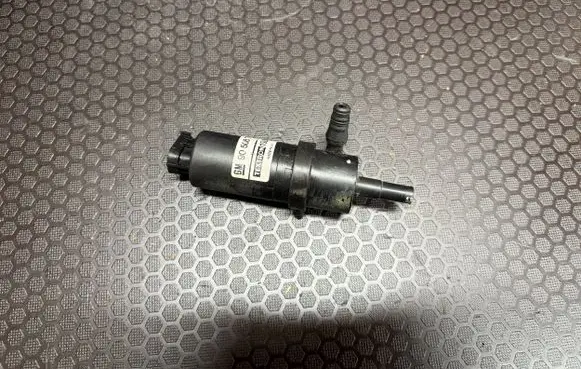 Opel Zafira B Headlight washer pump 90508709