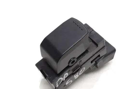 Suzuki Grand Vitara II Electric window control switch 62j002236t