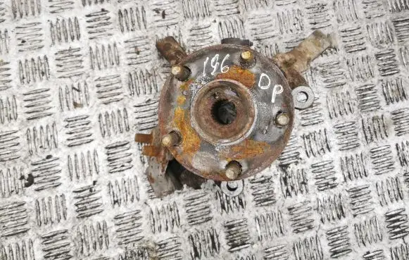 Toyota Corolla Verso AR10 Front wheel hub