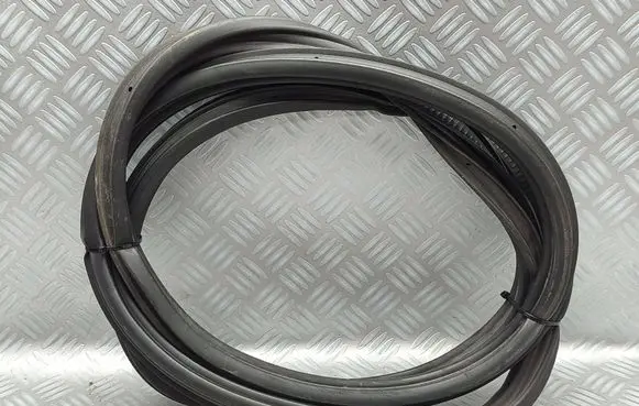 Opel Corsa D Rubber seal front door (on door)