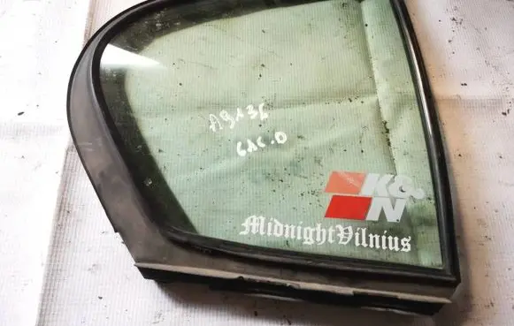 Rear vent window glass