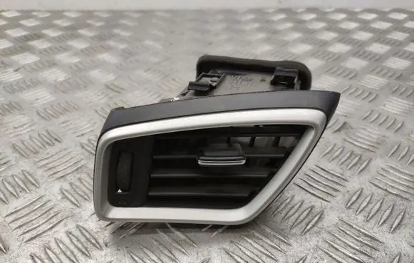 Nissan X-Trail T32 Dashboard side air vent grill/cover trim