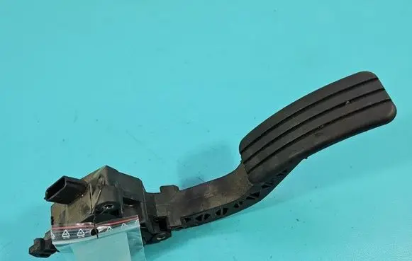 Renault Trafic III (X82) Accelerator throttle pedal 180027179R IMPRK1545709