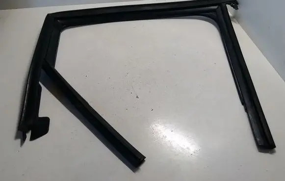 Audi A4 S4 B8 8K Rubber seal rear door window/glass 8K9839440