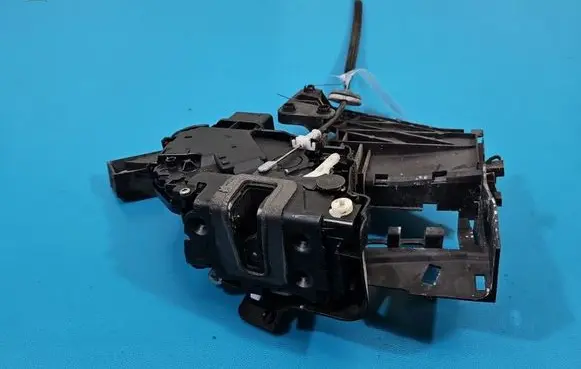 Ford Kuga I Rear door lock 8V4AS26412EA IMPRK1594838