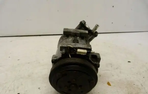 Renault Clio II Air conditioning (A/C) compressor (pump) 770087535C