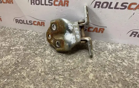 Mitsubishi L200 Front door lower hinge 