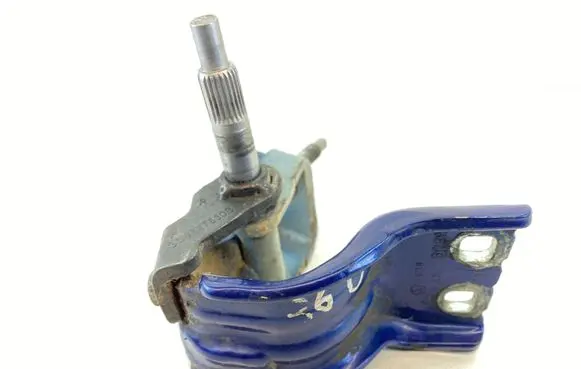 Volkswagen PASSAT B6 Loading door upper hinge 3C9827830B