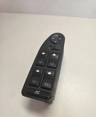 BMW 7 E38 Electric window control switch 8368966