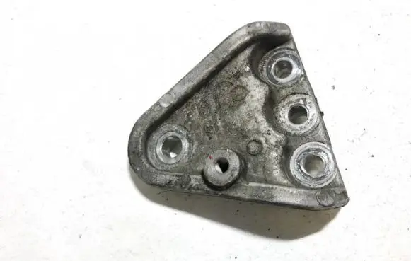 Hyundai Tucson JM Engine mounting bracket