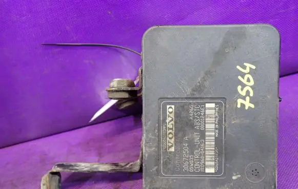 Volvo S40 ABS Pump 30672503