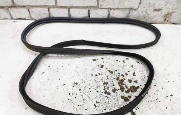 Subaru Impreza V Loading door rubber seal (on body) 