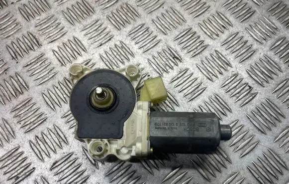 Mercedes-Benz E W211 Front door window regulator motor 0130821970