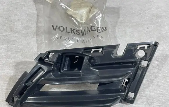 Skoda Octavia Mk3 (5E) Front bumper mounting bracket 5E0807724A 32002011145424001