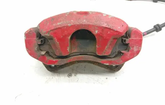 Mitsubishi Lancer VIII Front brake caliper