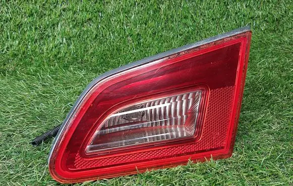 Infiniti G37 Tailgate rear/tail lights W16W